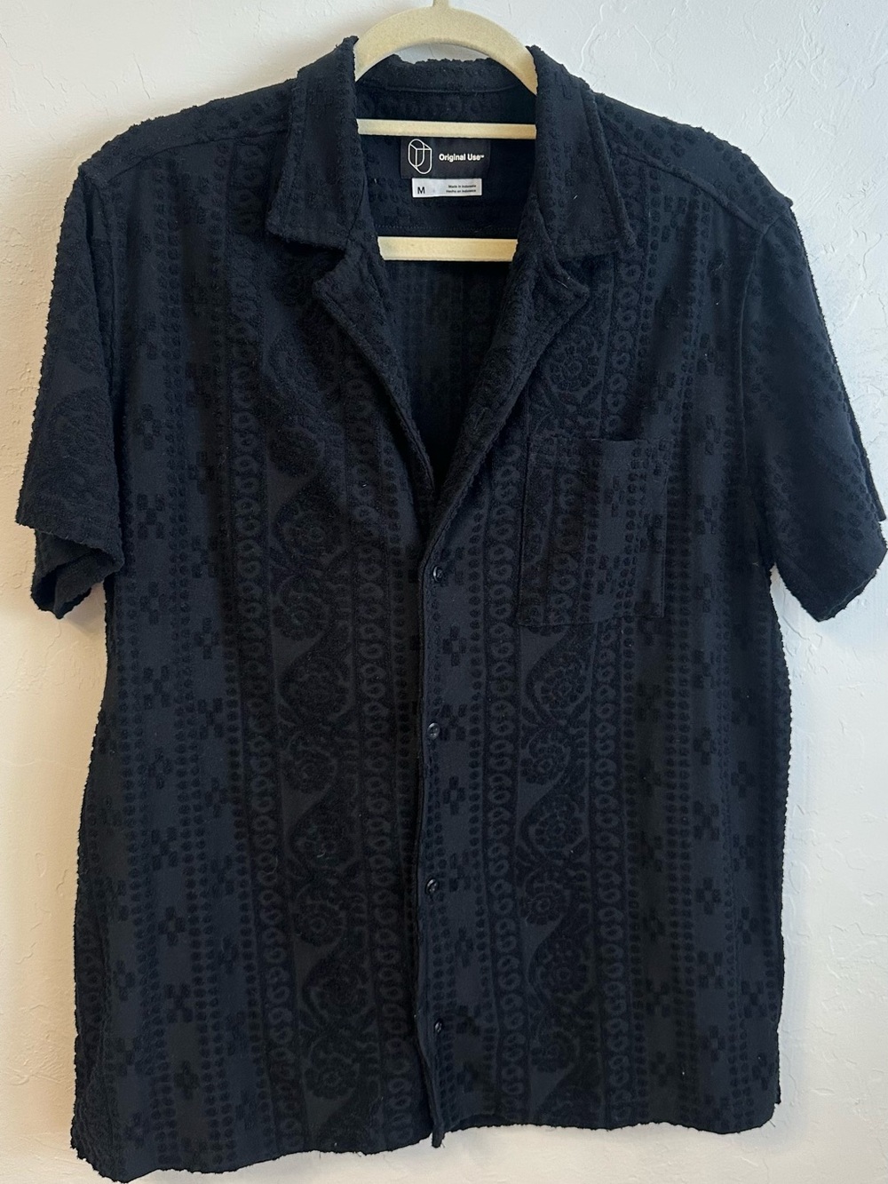 Black Short-Sleeve Textured Camp Collar Button-Up Shirt